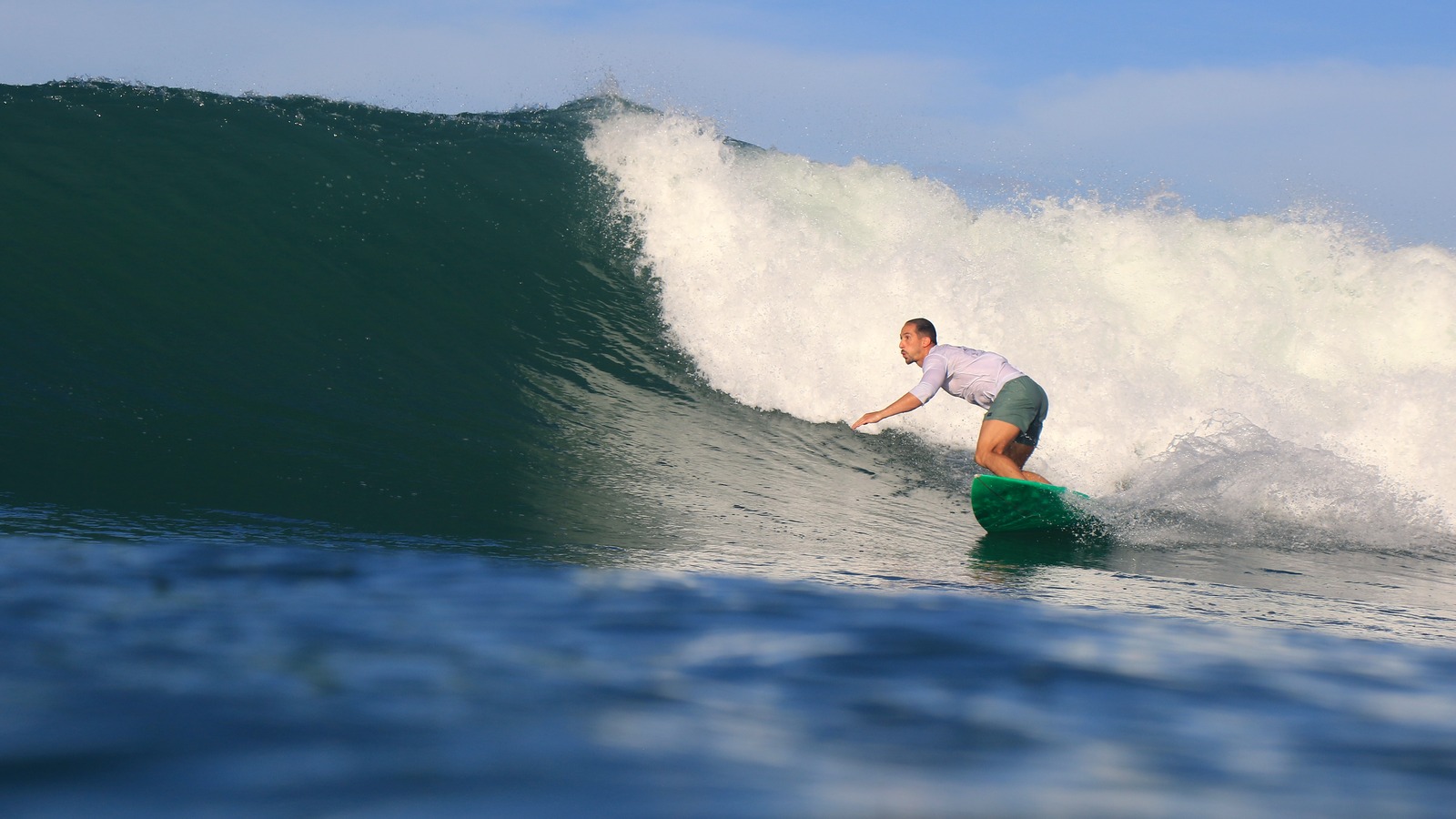 Surfeur en pleine session à Seignosse
